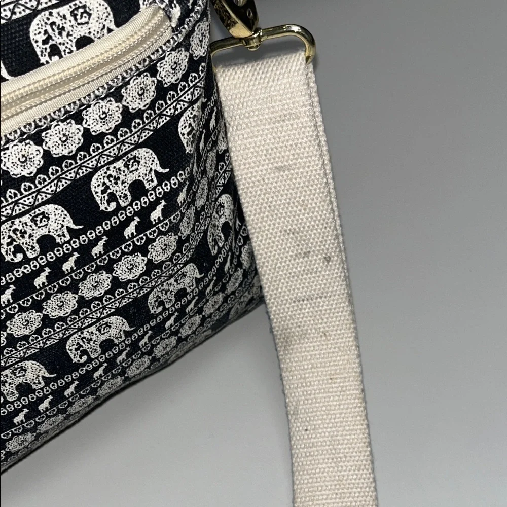 Dachee Black / White Elephant Print Laptop Bag w/ strap